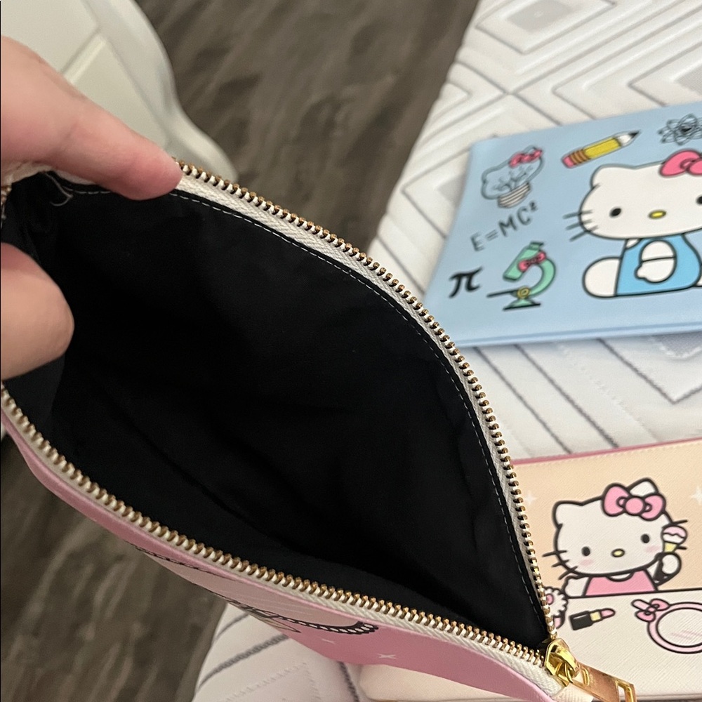 Hello Kitty Pouch Set - Picture 7 of 8
